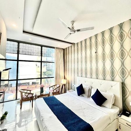 Hotel Hollywood Zirakpur エクステリア 写真