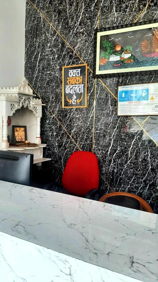 Hotel Hollywood Zirakpur エクステリア 写真