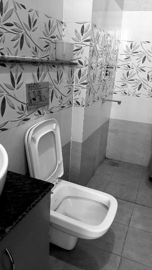 Hotel Hollywood Zirakpur エクステリア 写真