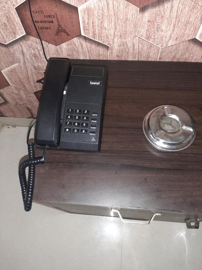 Hotel Hollywood Zirakpur エクステリア 写真
