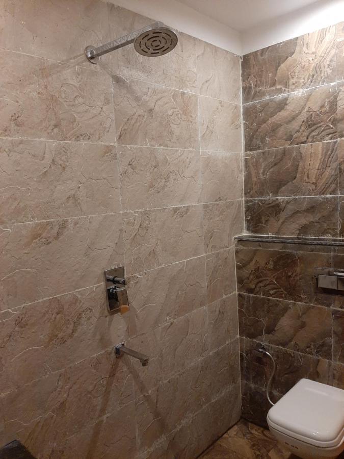 Hotel Hollywood Zirakpur エクステリア 写真