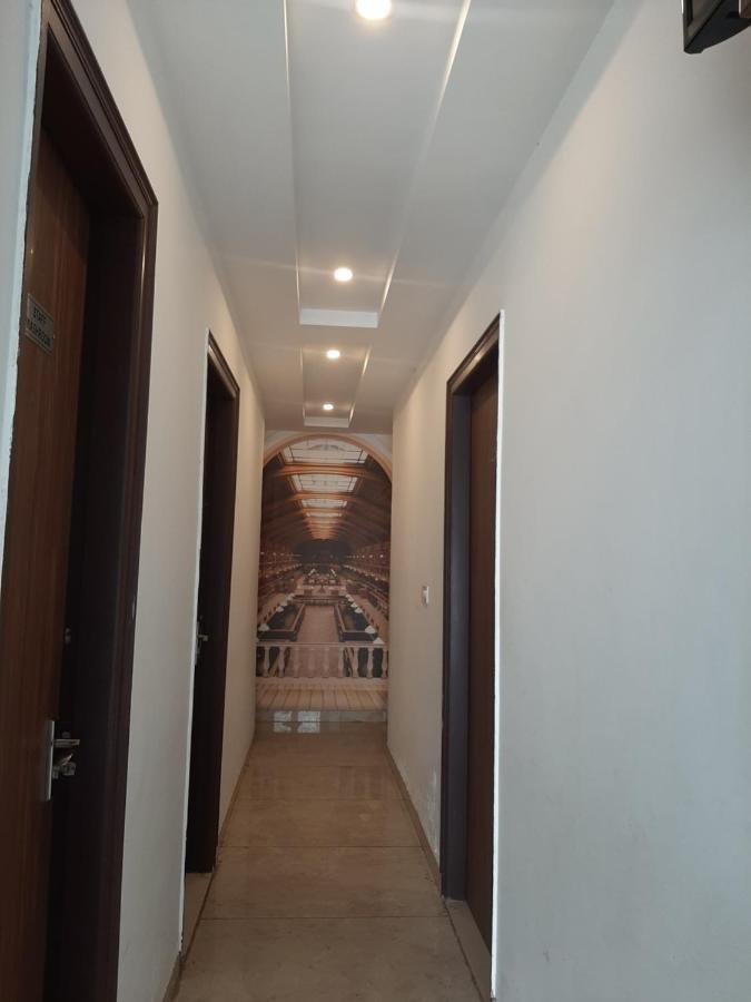Hotel Hollywood Zirakpur エクステリア 写真