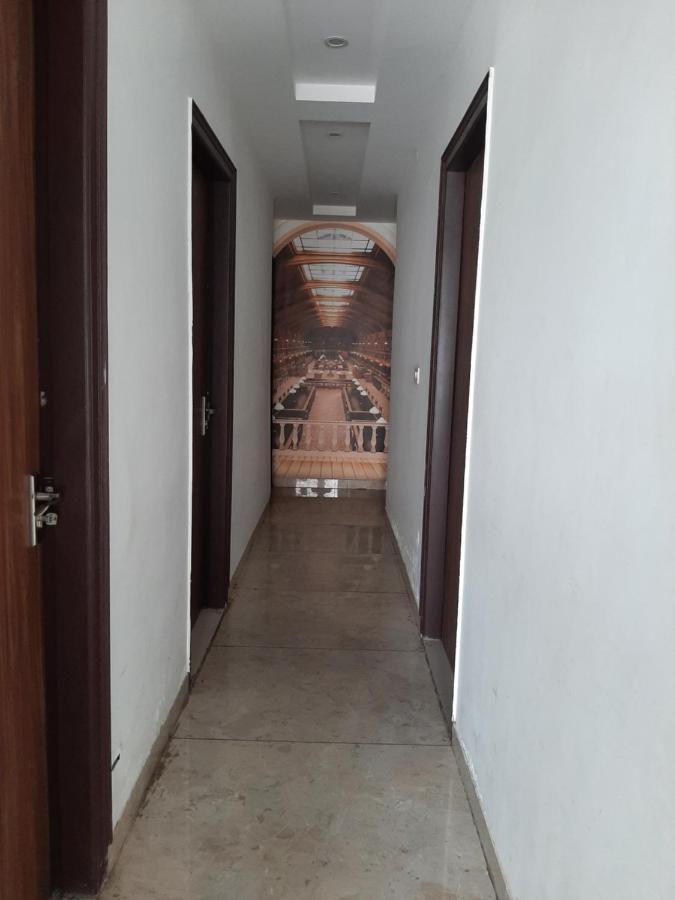Hotel Hollywood Zirakpur エクステリア 写真
